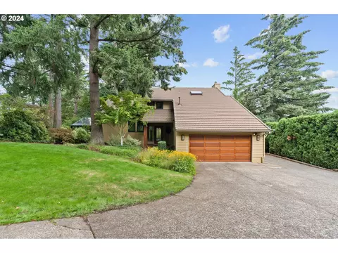 2360 Valley View Dr, West Linn, OR 97068