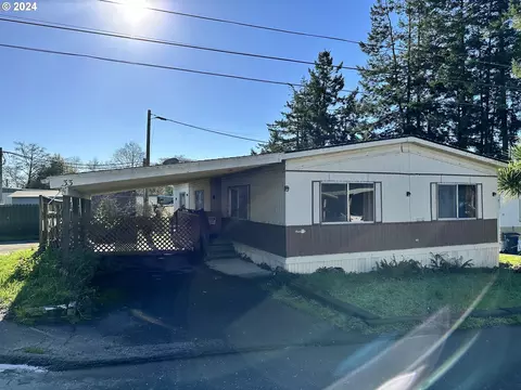 97883 Court St # 33, Brookings, OR 97415