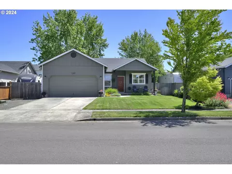 1247 Peets Ct, Eugene, OR 97402