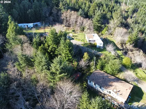 94475 Anthony Dr, Gold Beach, OR 97444