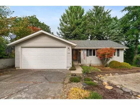 1208 SW Maple St, Dallas, OR 97338