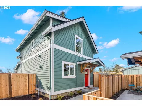 7956 SE Cooper St #C, Portland, OR 97206
