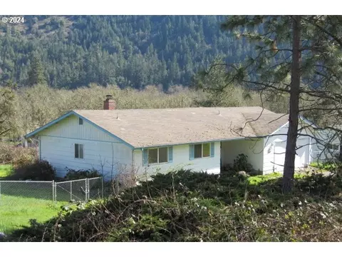 744 SEdgewood St, Winston, OR 97496