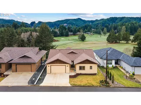 861 Masters Ct, Reedsport, OR 97467