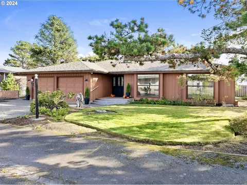1331 S Columbia St, Seaside, OR 97138