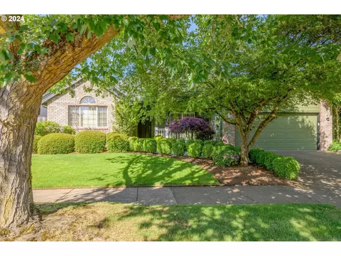 2815 Grand Cayman Dr, Eugene, OR 97408