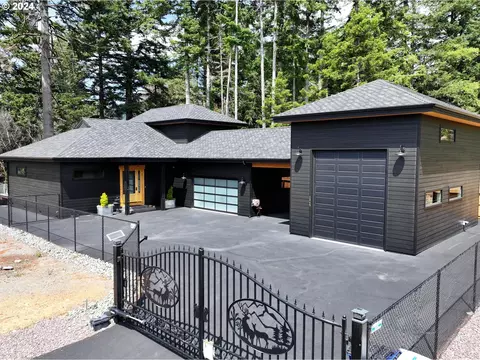 1345 Nautical Heights Dr, Brookings, OR 97415