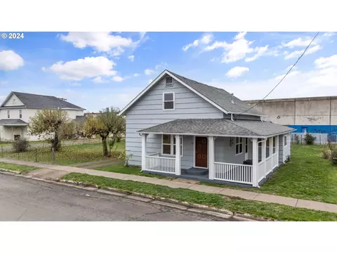 180 S 1st St, Creswell, OR 97426