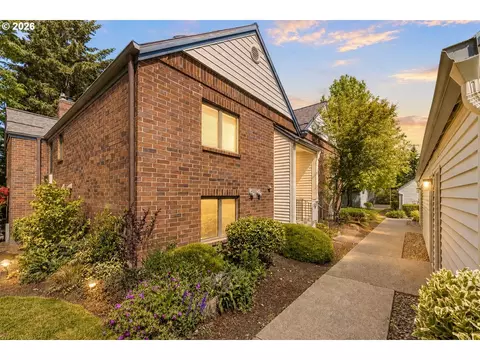 15015 NE Sacramento St #49, Portland, OR 97230