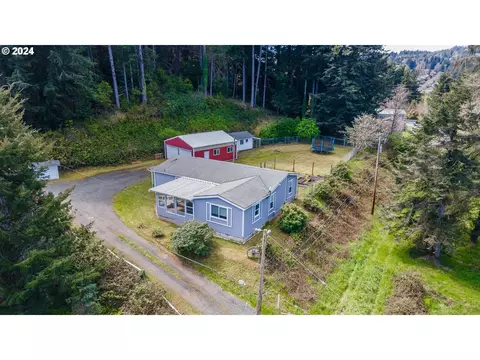93014 Vista Del Rio Dr, Coos Bay, OR 97420