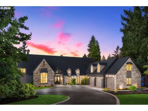 909 SW Schaeffer Rd, West Linn, OR 97068