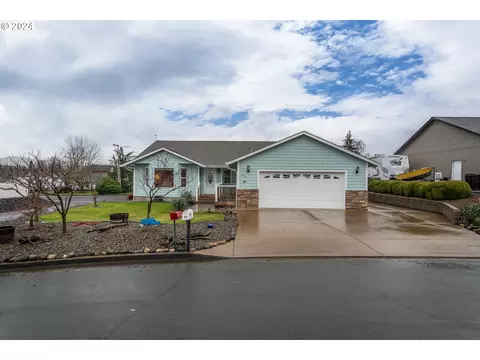 275 Summerwood St, Roseburg, OR 97471
