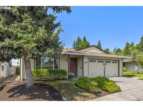 10215 SW Highland Dr, Portland, OR 97224