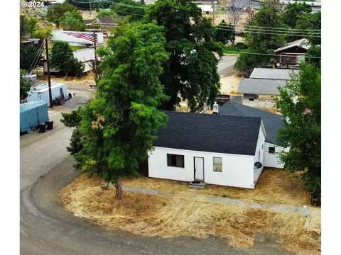295 W Adams St, Huntington, OR 97907