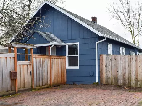 8716 SEllis St, Portland, OR 97266