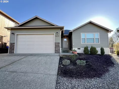 3079 W Woodside Ave, Roseburg, OR 97471