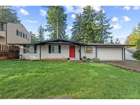 3875 Vista Dr, North Bend, OR 97459