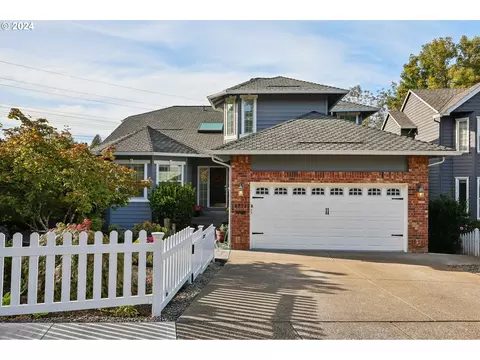 8775 SW Ironstone Pl, Beaverton, OR 97007