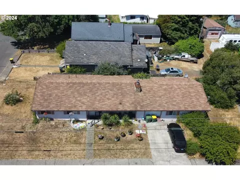 1135 Rhododendron Dr, Florence, OR 97439