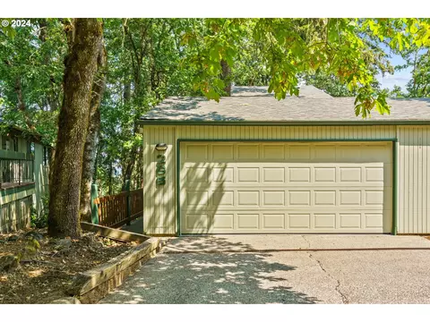 265 Foxtail Dr, Eugene, OR 97405