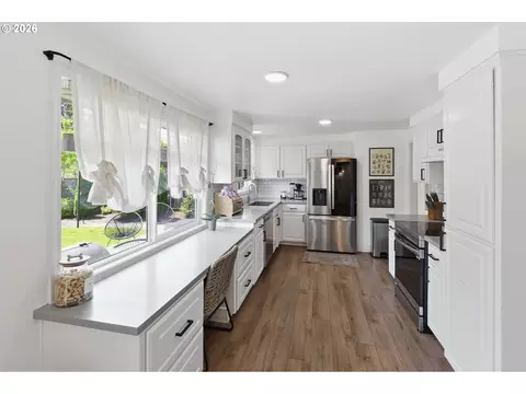 Kitchen - 562 Warrington Ave, Eugene, OR 97404 photo 1 of 7