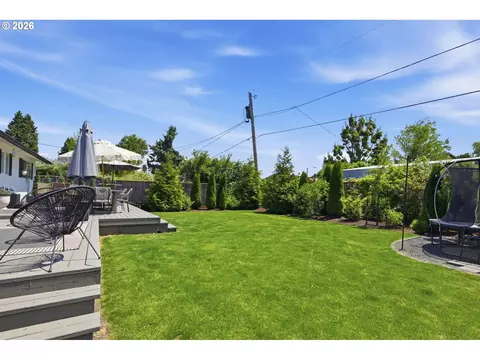 Exterior - 562 Warrington Ave, Eugene, OR 97404 photo 10 of 10