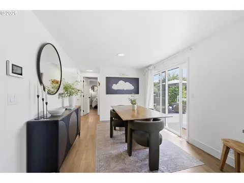 Dining - 562 Warrington Ave, Eugene, OR 97404 photo 1 of 2