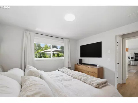 Bedroom - 562 Warrington Ave, Eugene, OR 97404 photo 3 of 9