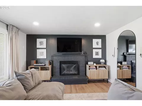 Living - 562 Warrington Ave, Eugene, OR 97404 photo 3 of 3