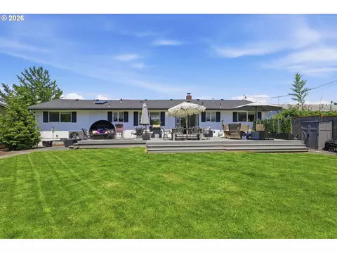 Exterior - 562 Warrington Ave, Eugene, OR 97404 photo 9 of 10