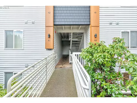 10660 SW Davies Rd #44, Beaverton, OR 97008