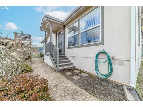 77500 S 6th St #B14, Cottage Grove, OR 97424