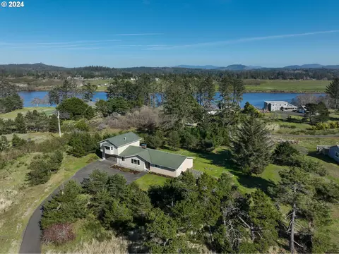 89673 Manion Dr, Warrenton, OR 97146