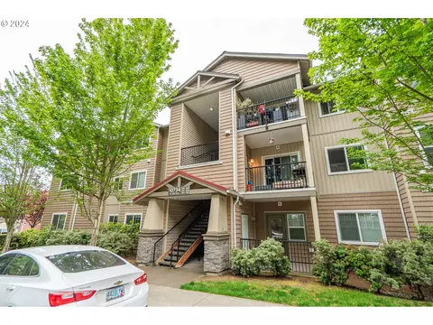 10734 NE Holly St #108, Hillsboro, OR 97006