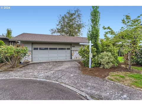 16030 SW Queen Victoria Pl, King City, OR 97224
