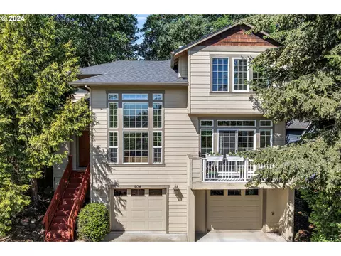 504 Dogwood Rd, Hood River, OR 97031