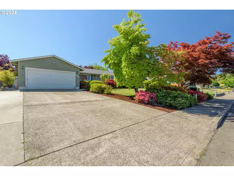 1588 NW Troost St, Roseburg, OR 97471