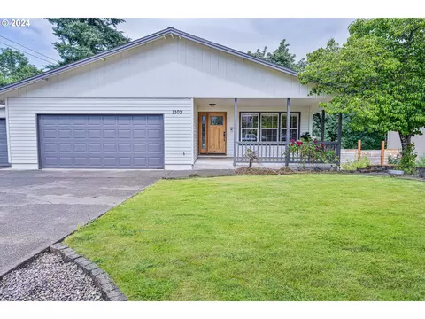 1303 Beaver Ln, Oregon City, OR 97045