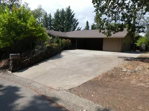 310 SE Terrace Dr, Roseburg, OR 97470