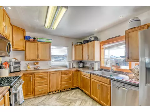 Kitchen - 454 E Main St, Athena, OR 97813 photo 1 of 4