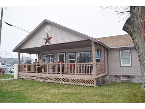 454 E Main St, Athena, OR 97813
