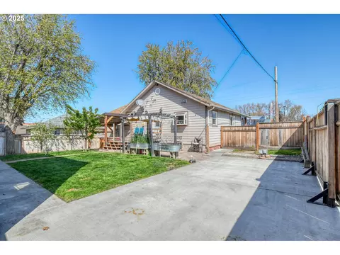 Exterior - 454 E Main St, Athena, OR 97813 photo 4 of 7