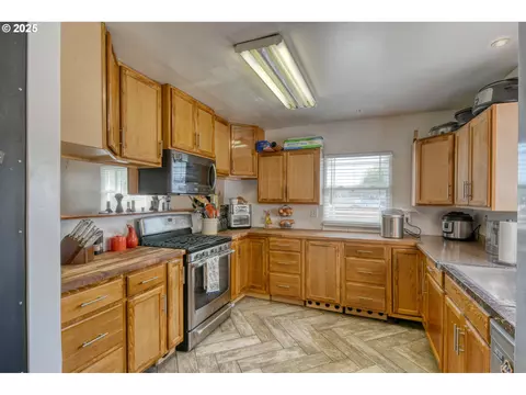 Kitchen - 454 E Main St, Athena, OR 97813 photo 3 of 4