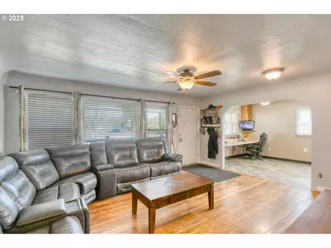 Living - 454 E Main St, Athena, OR 97813 photo 2 of 3