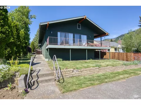 244 NE Scenic St, White Salmon, WA 98672