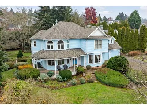 510 SW Alder St, Dundee, OR 97115