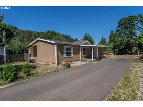 162 Union Gap Loop Rd, Oakland, OR 97462