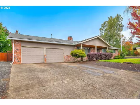1226 SW Charles St, Dundee, OR 97115