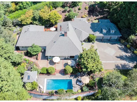 1313 S Mary Failing Dr, Portland, OR 97219