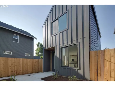 5825 SE Liebe St, Portland, OR 97206